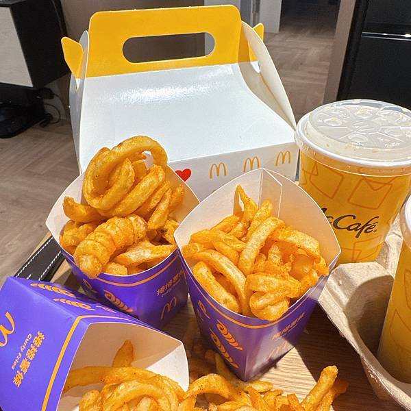 餓了8小時抽完血的放縱日我媽買了一堆麥當勞捲捲薯條但韓風炸雞