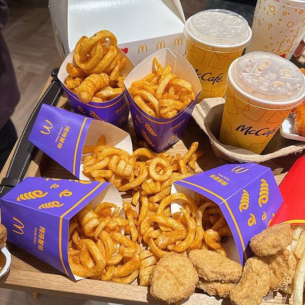 餓了8小時抽完血的放縱日我媽買了一堆麥當勞捲捲薯條但韓風炸雞