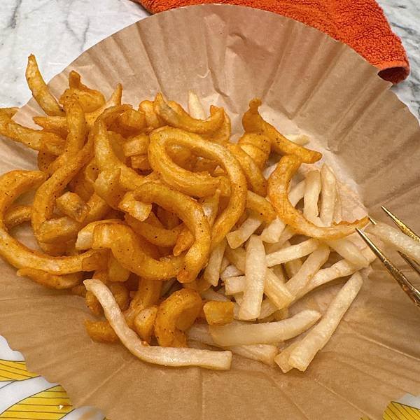 餓了8小時抽完血的放縱日我媽買了一堆麥當勞捲捲薯條但韓風炸雞