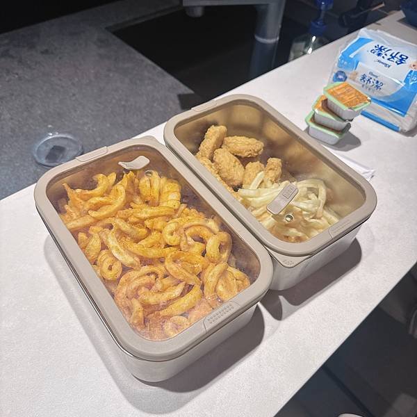 餓了8小時抽完血的放縱日我媽買了一堆麥當勞捲捲薯條但韓風炸雞