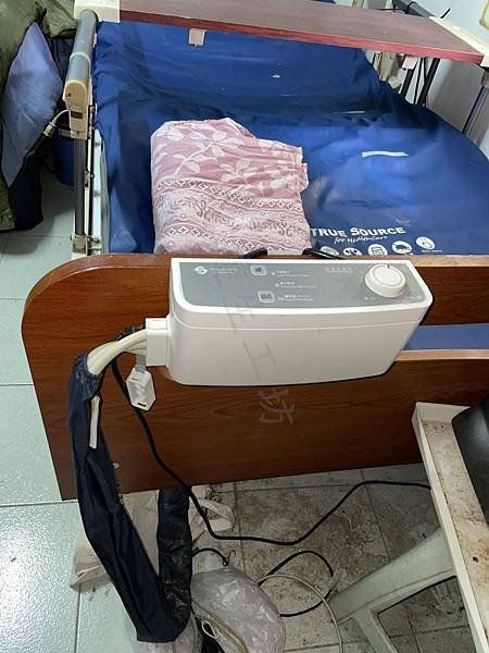 高雄 小港區 桂林 - 電動醫療床架組+防褥瘡氣墊床 8成新