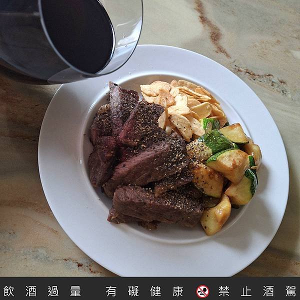【美味食記】順口好喝的紅葡萄酒《智利卡門酒莊-前鋒系列-卡門