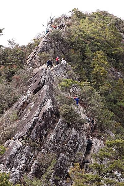 【鳶嘴山】鳶嘴山，全台知名危岩聳壁地形，挑戰驚險峭壁攀岩，走