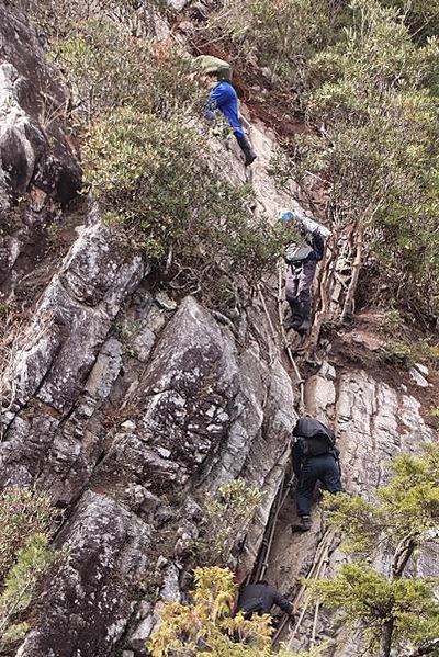 【鳶嘴山】鳶嘴山，全台知名危岩聳壁地形，挑戰驚險峭壁攀岩，走