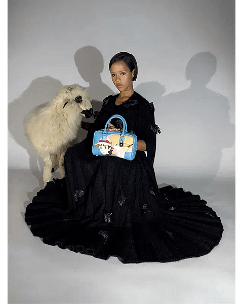 LOEWE_SS23_JT_HMC_CAMPAIGN_RGB_CROPPED_4X5_22-768x960