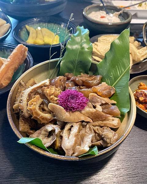 台中必吃鍋物 花東米飯豆腐鴨血和茶飲無限供應 老豆府 麻辣火