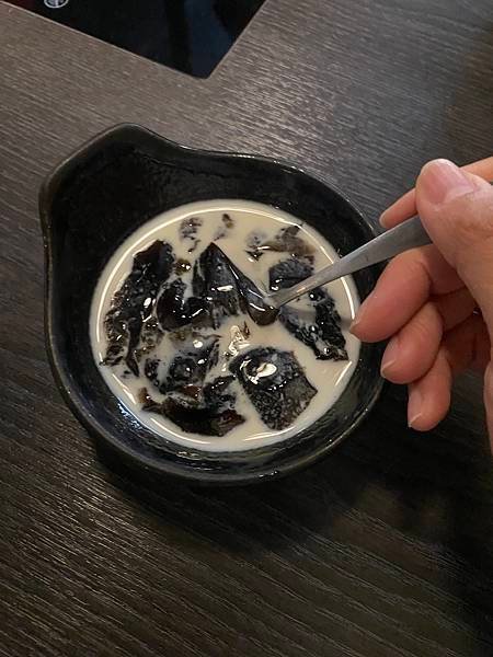台中必吃鍋物 花東米飯豆腐鴨血和茶飲無限供應 老豆府 麻辣火