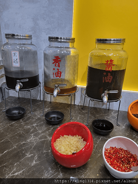 蘆洲火鍋推薦石寨自助石頭火鍋,肉肉控絕對不能錯過一盤100元