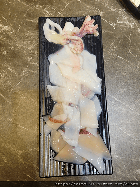 蘆洲火鍋推薦石寨自助石頭火鍋,肉肉控絕對不能錯過一盤100元