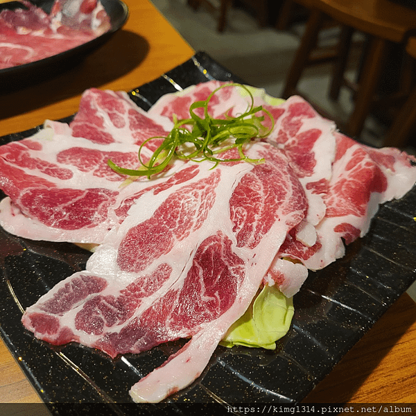 高雄燒肉吃到飽慶花苑日式燒肉,頂級和牛可以選擇,只要加599