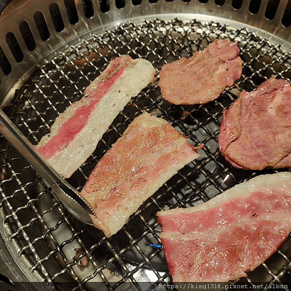 高雄燒肉吃到飽慶花苑日式燒肉,頂級和牛可以選擇,只要加599