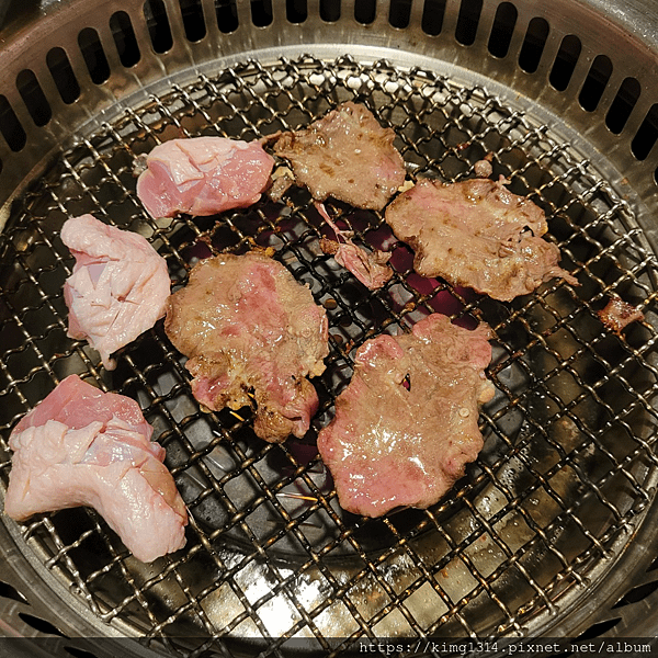 高雄燒肉吃到飽慶花苑日式燒肉,頂級和牛可以選擇,只要加599