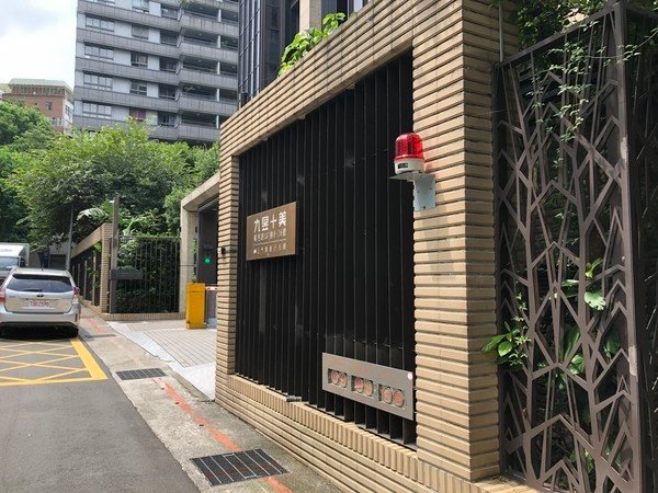 ▲「九昱十美」附近街廓整齊，鄰近文山運動中心及興華國小。（圖／記者林裕豐攝).jpg
