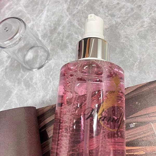 美妝版30歲up女性保濕最推款-給肌膚喝的粉紅香檳wandf