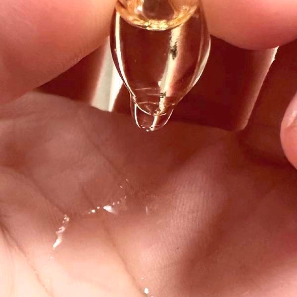 生完baby肌膚好蠟黃、好敏感，以油養白的好處，妳還不知道嗎