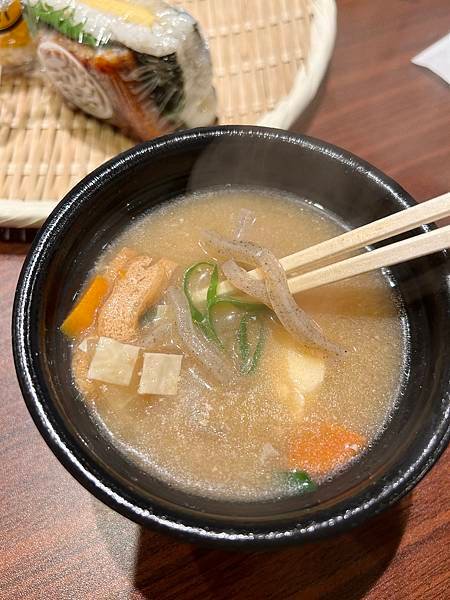 ごちそう焼むすび おにまる_豚骨味噌湯