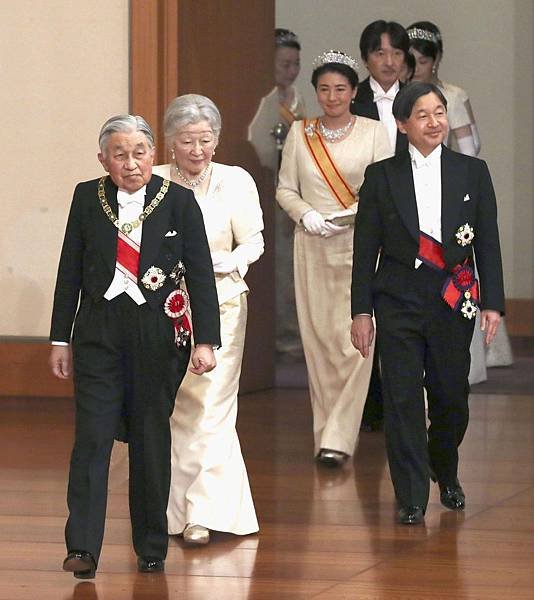 和歌詩人（歌人）大伴旅人《梅花歌．序》「初春令月，氣淑風和」