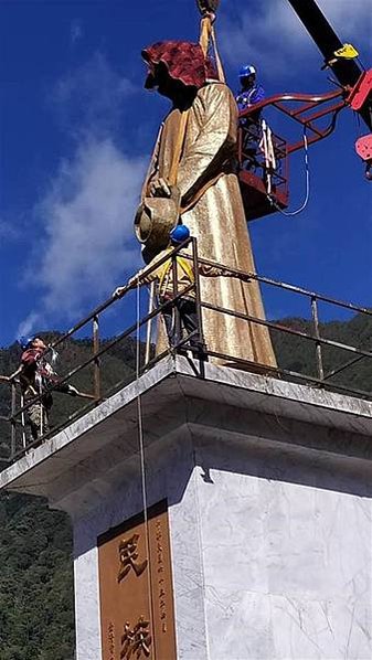 銅像/蔣公「活教材」變成「觀光財」：蔣介石銅像