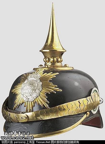法國亞德里安鋼盔1915年/普魯士軍盔在1842年“尖頂帽”