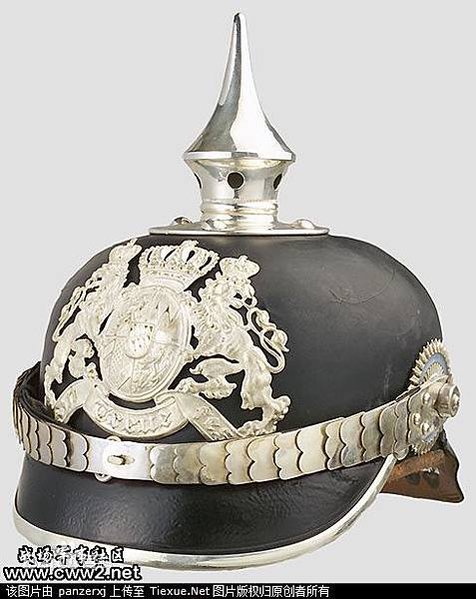 法國亞德里安鋼盔1915年/普魯士軍盔在1842年“尖頂帽”