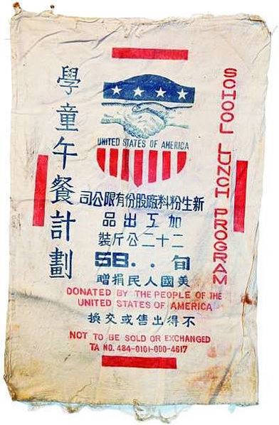 麵粉袋首次出現，是二戰後的1951-1965美援年代-美援時