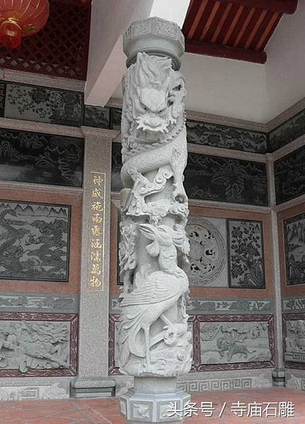 龍柱又稱「蟒柱」或「蟠龍柱」/龍柱一柱上作雙龍，稱為「天翻地