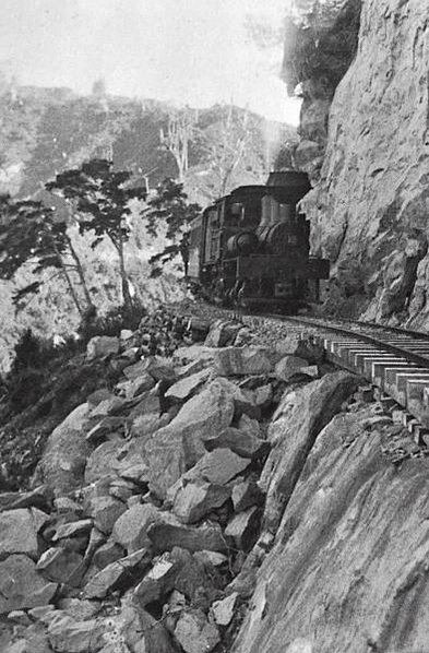 奮起湖車站/1920阿里山火車/110年前清代鋼軌仍在用