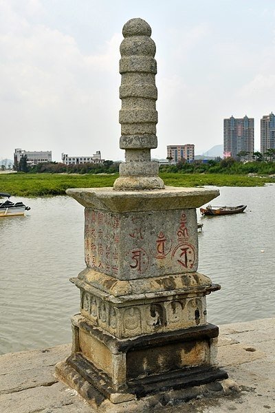 400px-Moonlight_buddha_Tower_on_Luoyang_Bridge_2o170727