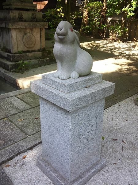 450px-岡崎神社_-_狛うさぎ1