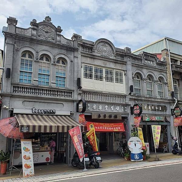 新化老街-臺南市新化區，曾獲選為南瀛十大歷史建築第一名、中華
