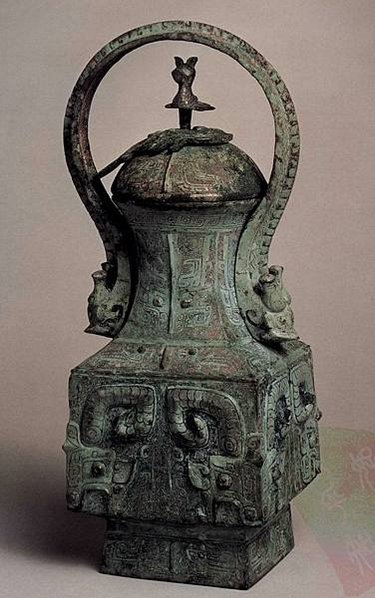 青銅卣/卣（音「友」）一種古代酒器，常見於商朝和西周時期，在