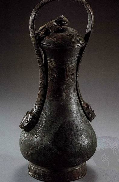 青銅卣/卣（音「友」）一種古代酒器，常見於商朝和西周時期，在