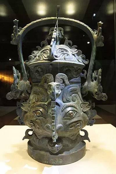 青銅卣/卣（音「友」）一種古代酒器，常見於商朝和西周時期，在