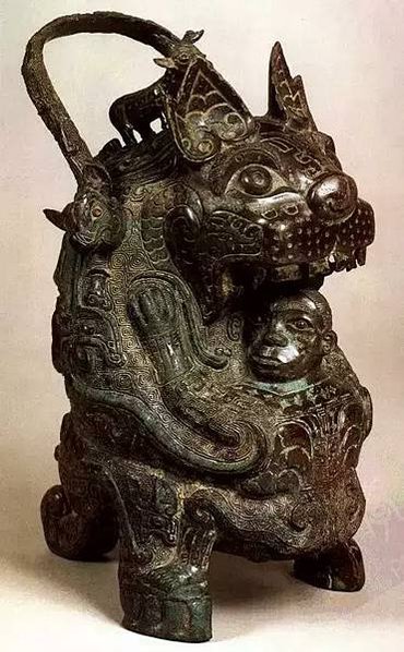青銅卣/卣（音「友」）一種古代酒器，常見於商朝和西周時期，在