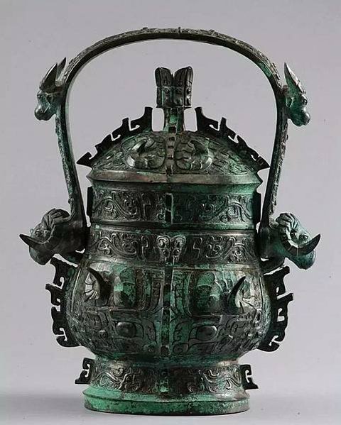 青銅卣/卣（音「友」）一種古代酒器，常見於商朝和西周時期，在