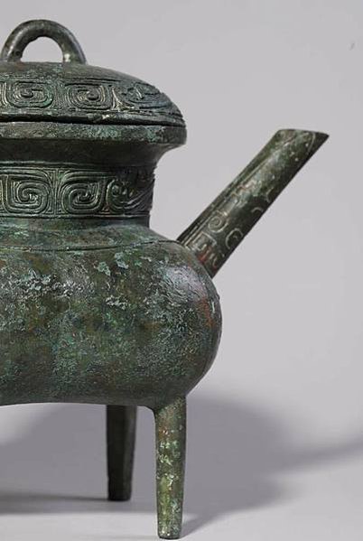 青銅卣/卣（音「友」）一種古代酒器，常見於商朝和西周時期，在