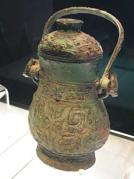 青銅卣/卣（音「友」）一種古代酒器，常見於商朝和西周時期，在