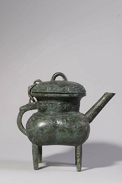 青銅卣/卣（音「友」）一種古代酒器，常見於商朝和西周時期，在