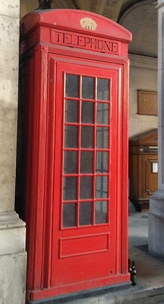 324px-Prototype_K2_telephone_box_Royal_Academy