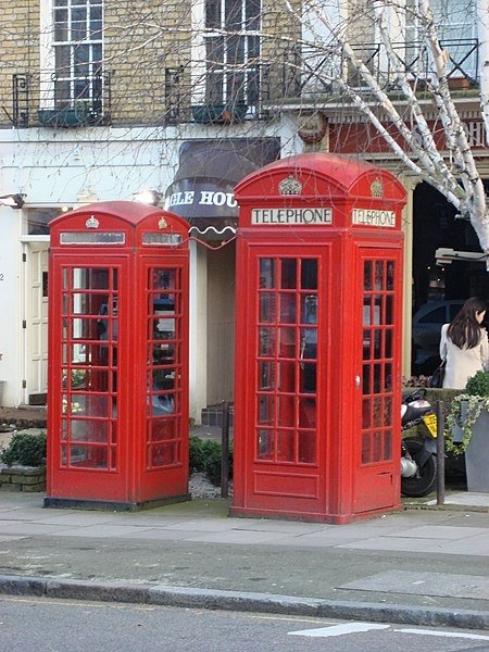 Big_and_small_red_phonebox