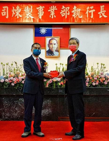 中油爆貪瀆弊案，煉製事業部執行長徐漢辦公室被搜出新台幣270