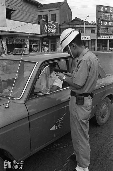 計程車司機規定穿制服的時代-1969年為了改進計程車司機的形