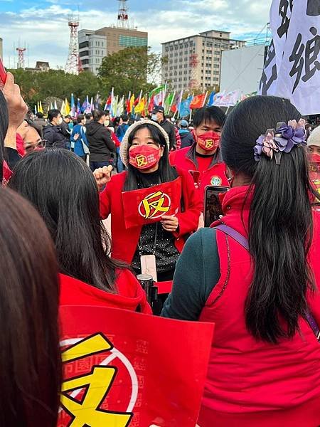 民意代表羅美文及民進黨縣議員何建樺、候選人曾綉雅，反對湖口鄉