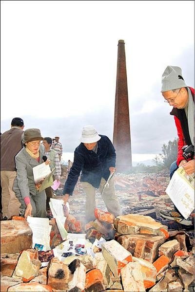 搶救苗栗古窯-學者李乾朗教授實勘，確定古窯具有「國家級一級古