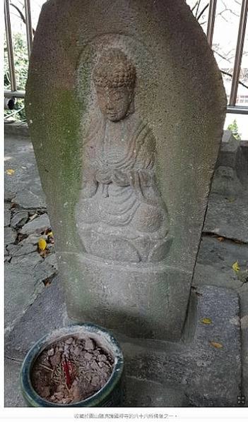 日本石佛在臺灣：日治時期移植臺灣的庶民信仰/巡禮文化/在墓地