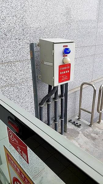 台中捷運意外-中捷月台有設置「緊急斷電按鈕」卻不用/中捷行控