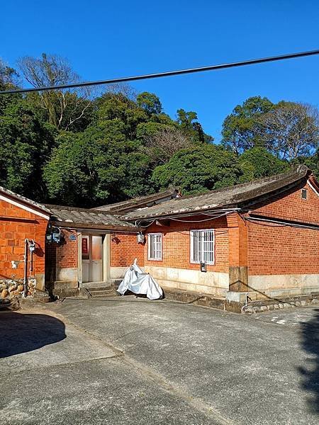 關西茅子埔德星彩耀陳家古厝/關西因當地地勢三面重山阻隔，一面