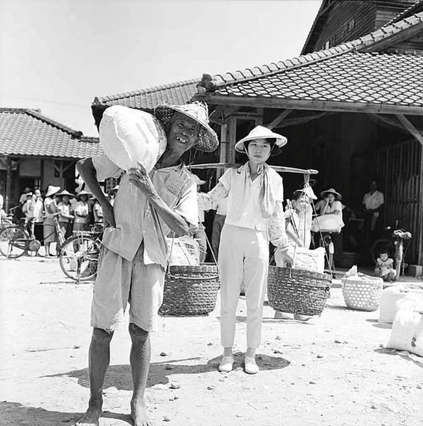 麵粉袋首次出現，是二戰後的1951-1965美援年代-美援時