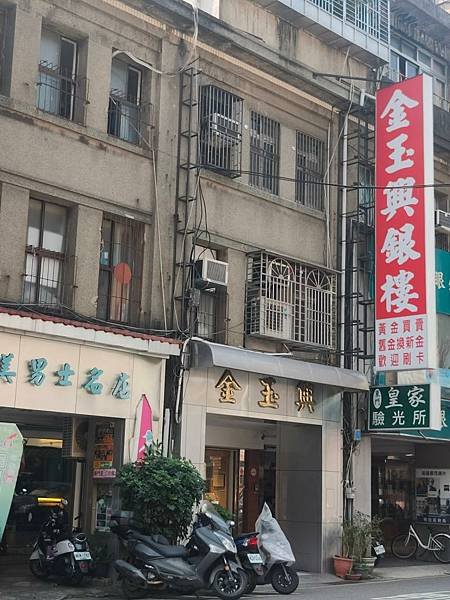 日美堂靴鞄店非歷史建築，民眾私人所有，文化局沒有相關法規限制