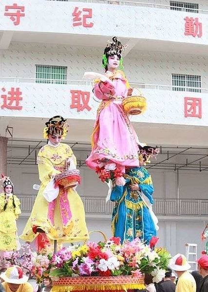 吳川飄色藝術是非物質文化遺產,清末，吳川黃坡的四鄉八村常常舉